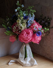Load image into Gallery viewer, Bridal Bouquet